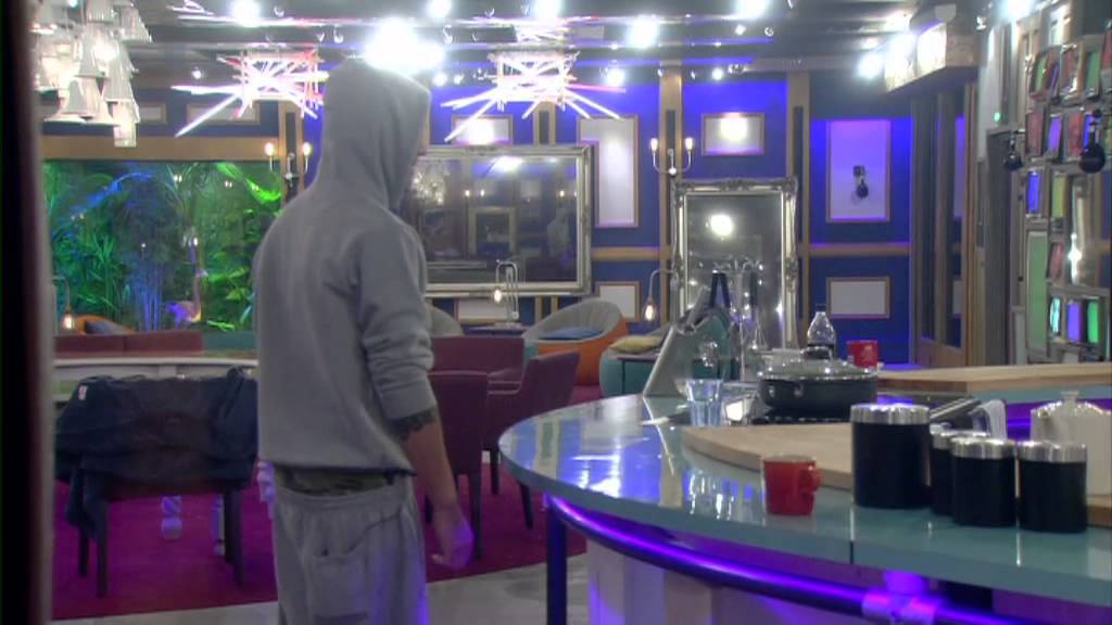 Day 20: Abz presents Louie with an unexpected gift...