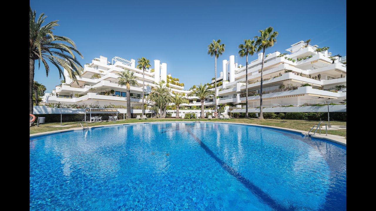 Apartamento de lujo reformado. Vistas al mar. 3 dormitorios, 2 baños. Lomas Marbella Club Ref.3940