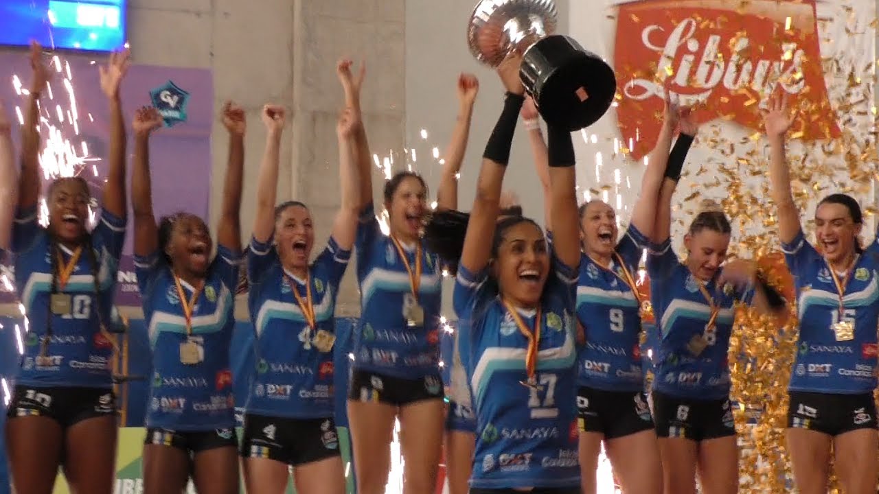 Celebración C.V Haris,título Superliga Femenina de voleibol Iberdrola 21-22