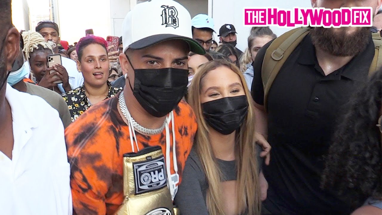 Austin & Catherine McBroom Are Mobbed By Fans With DDG While Trolling Bryce Hall With A Pinyata