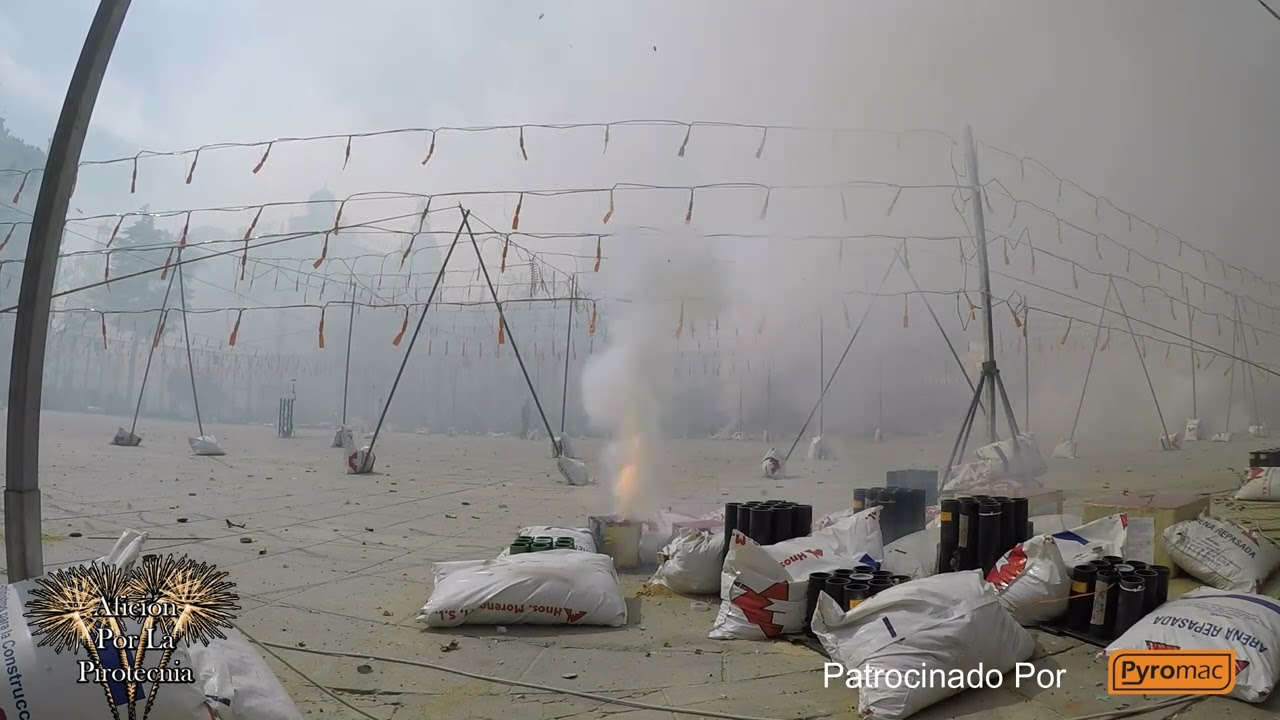 Mascletá Pirotecnia Valenciana, desde dentro de la plaza con 3 cámaras, BRUTAL