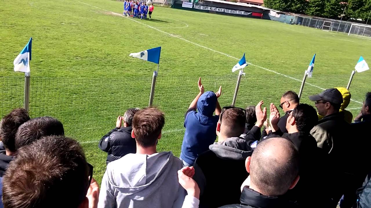 Ultras Besnate festeggiano la salvezza (24-4-16)