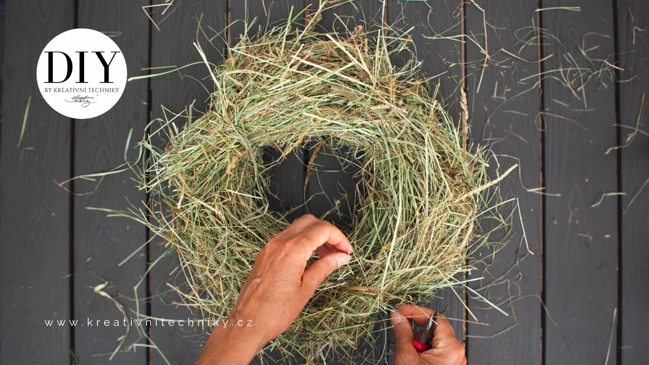 Vyrobíte jej téměř z ničeho: Inspirace na letní věnec ve venkovském stylu