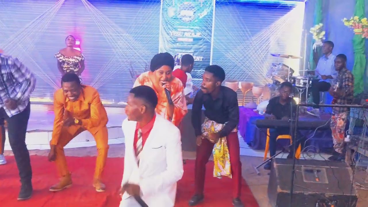Louange et adoration by Victorieux Fabrice ft David Wabisa in Maranarha church/Bujumbura 🇧🇮🇧🇮🇧🇮