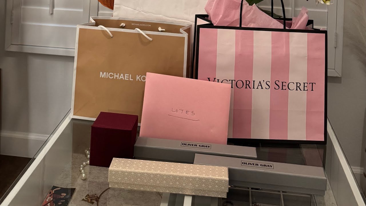 #мода: Распаковка подарков на день рождения