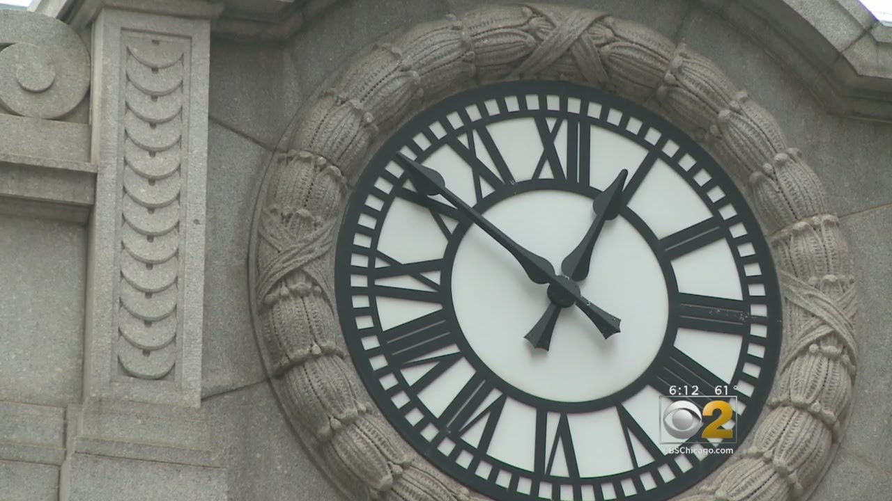 Some Of Chicago's Iconic Clocks Need To Be Re-Wound