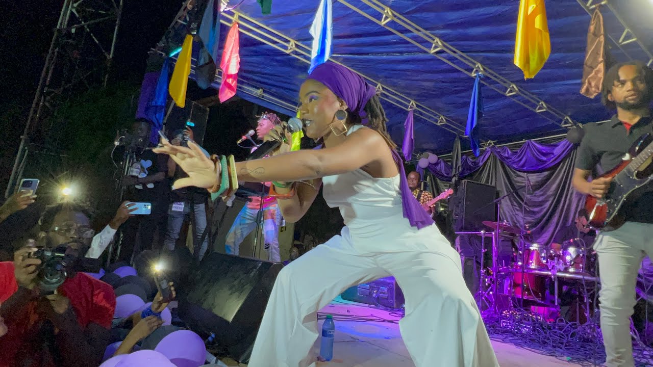 😱 Wap sezi wè kalite koze Tafa Mi-Soleil fè sou Stage sa pandan lap pèfòme ohh Atis la vreman rèd