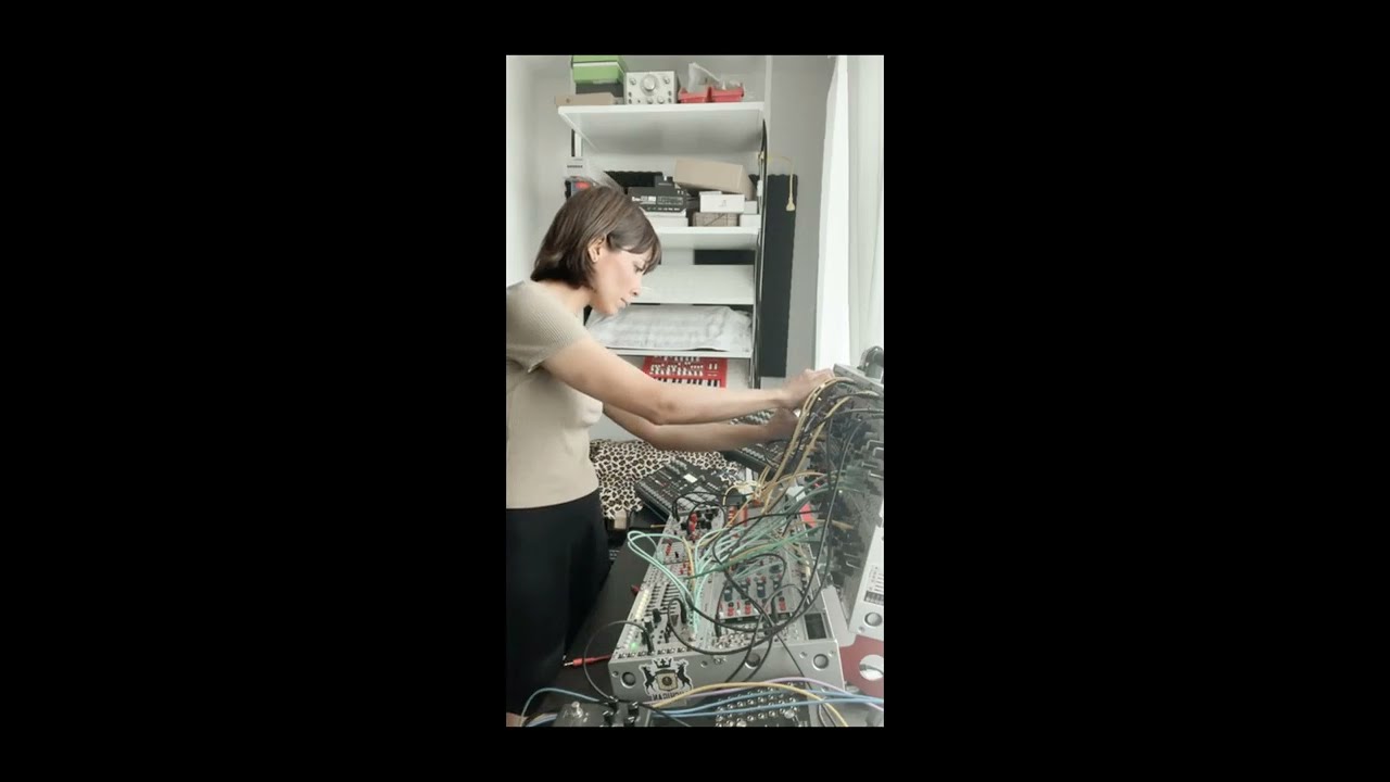 Syntax Erika &ndash; 'Improvi&ndash;session'