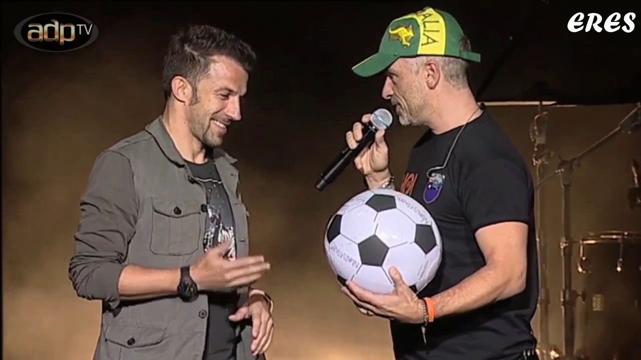 Un angelo distesso al sole (con Alessandro del Piero. Live at Sydney. Tour Noi)
