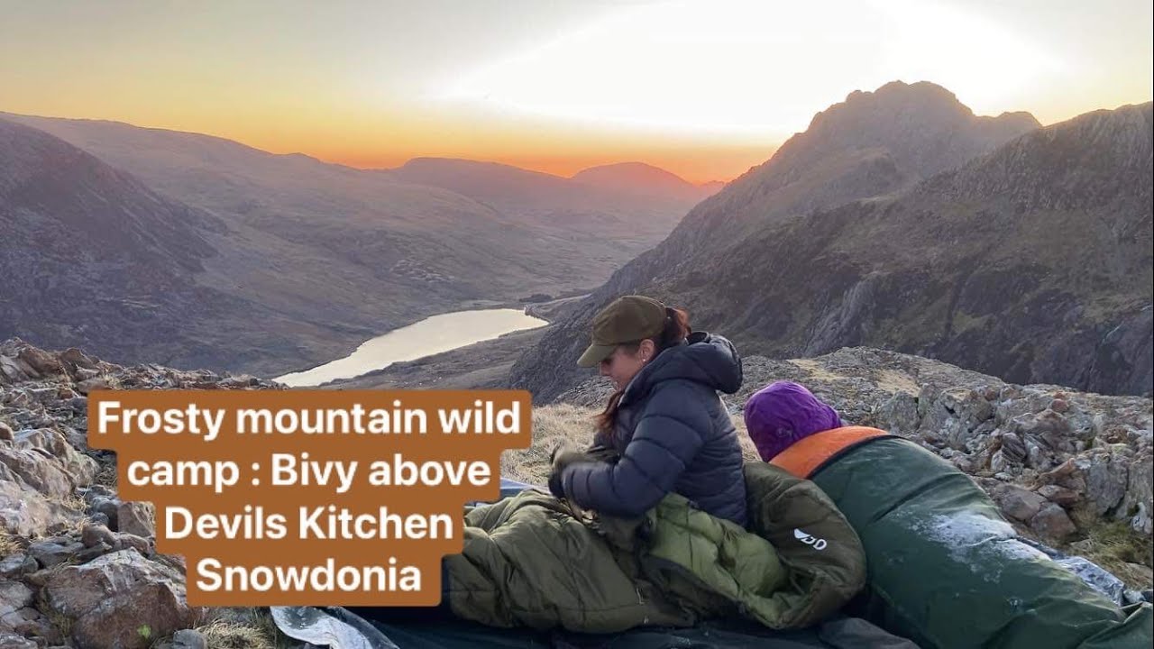 Mountain wild camp : frosty night in a bivy bag