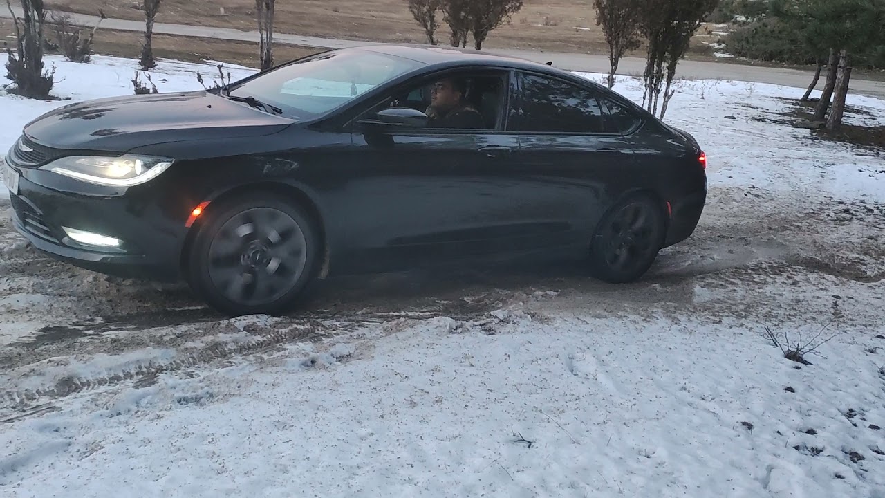 Chrysler 200 S AWD test drive, ice snow