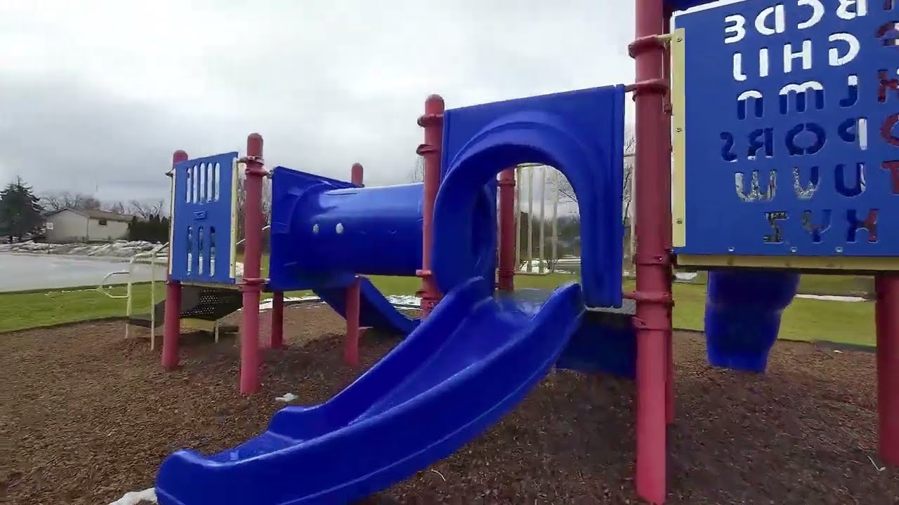 Fun in the playground. DJI Avata, motion controller, headtracking, drone, FPV.