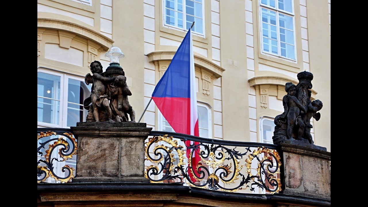 Státní vlajka na Pražském hradě