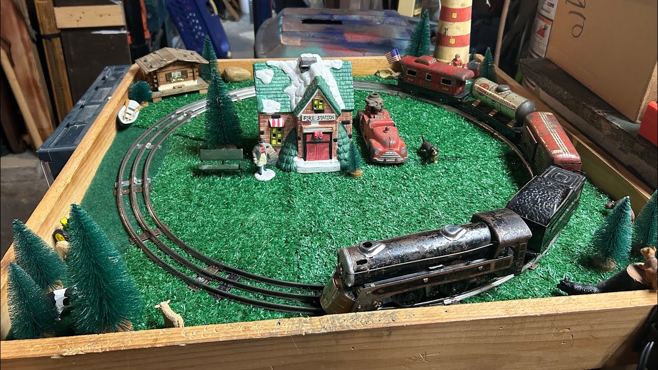 My first train set I bought when I was 14 at a flea market. Still have it since 2011.