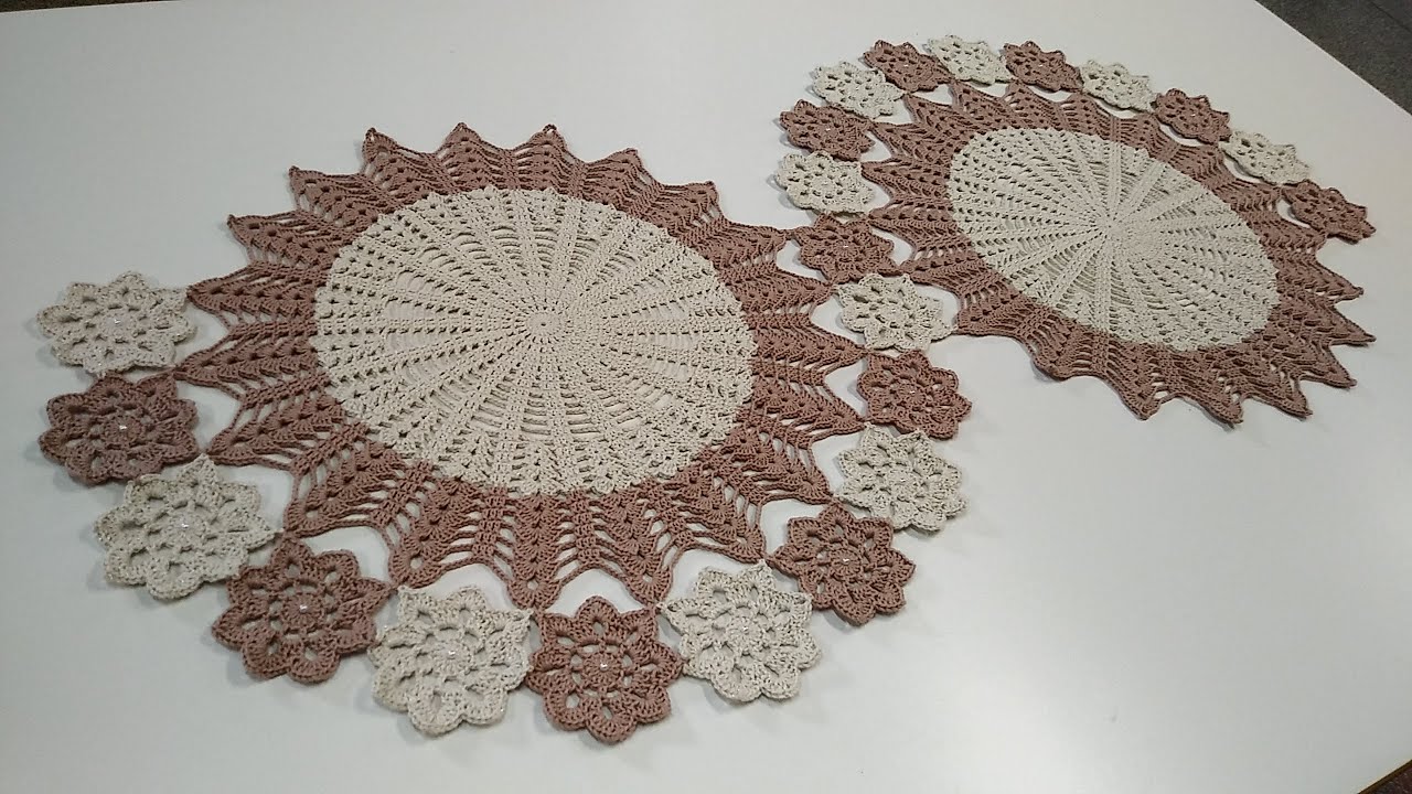 PARTE 2/2 CAMINHO/TRILHO DE MESA ESPIRAL COM FLORES DE CROCHÊ/CAMINHO DE MESA S SINATRA 1.42m X 67cm