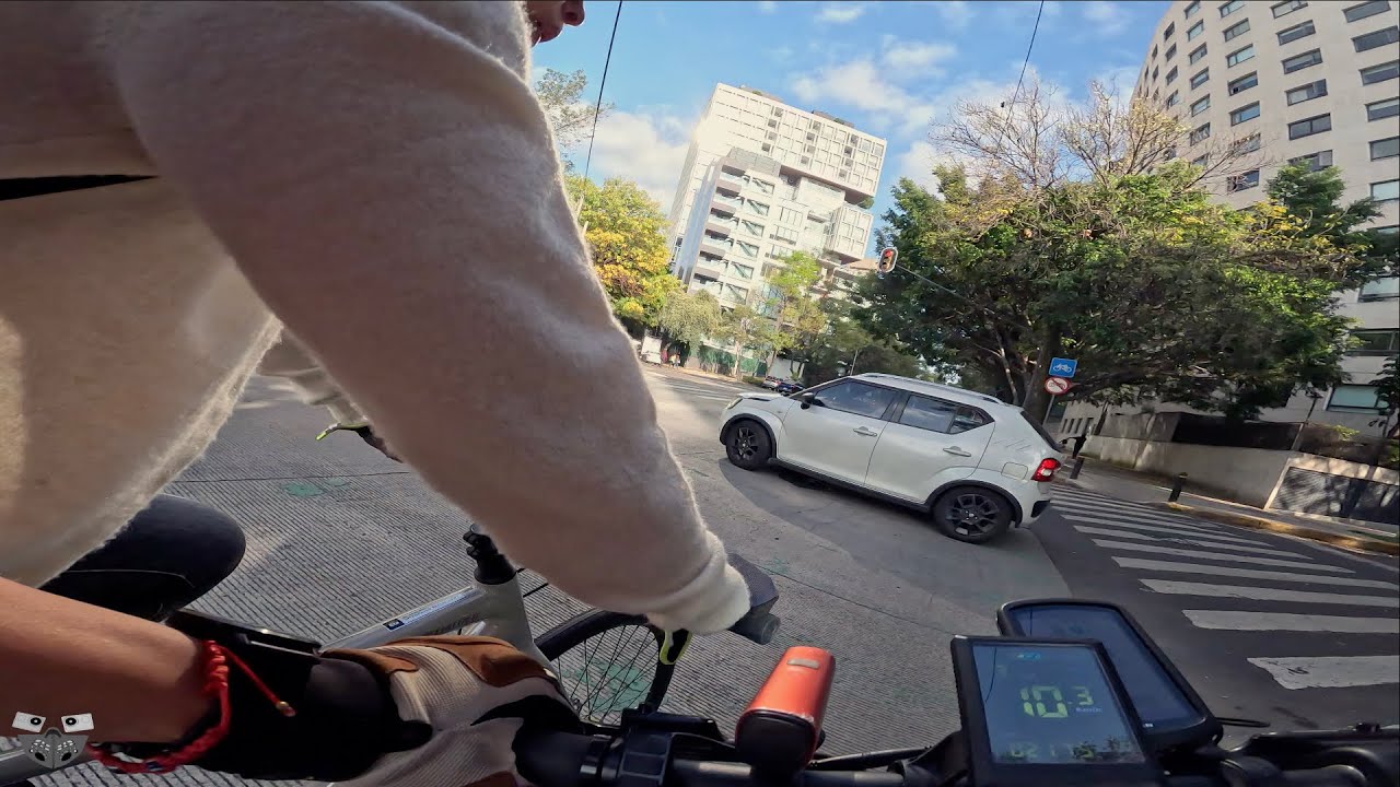 En bicicleta por la CDMX dame 700 pesos por unos lentes 2025