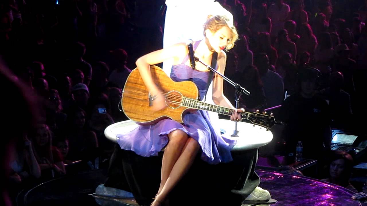 Taylor Swift - Animal (cover of Neon Trees) - Live in SLC, Utah