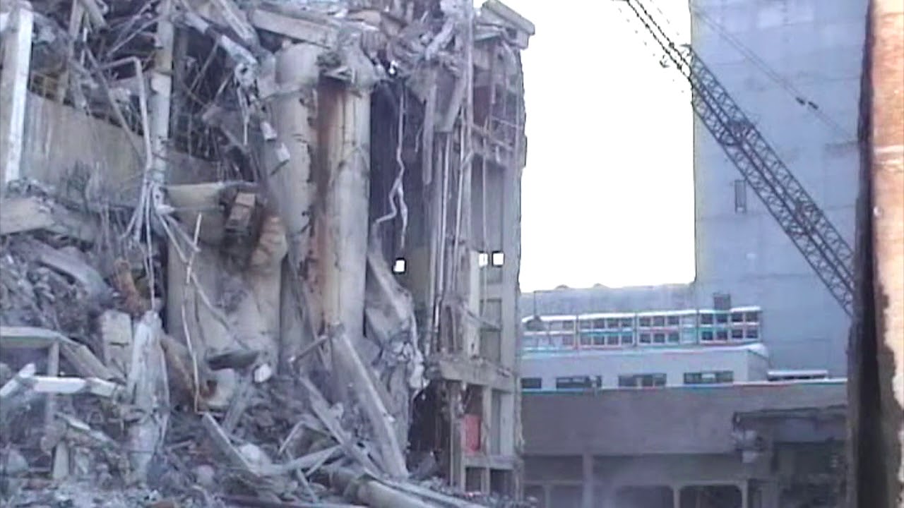 Wrecking ball. Demolition. Purku. Kemij&auml;rvi. Finland. Ruston Bucyrus 71-RB. Part 4.