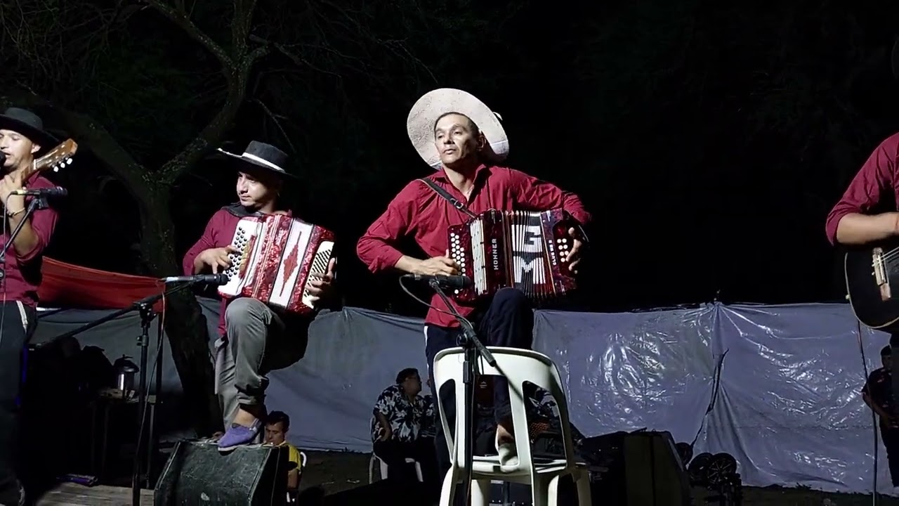 Grillito Martearena en el festival de viento y polvareda en las lomitas fsa 
