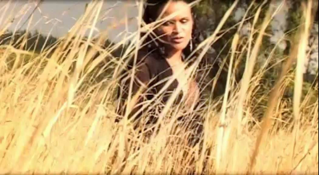 Sabrina Laughlin Ta musique est douce