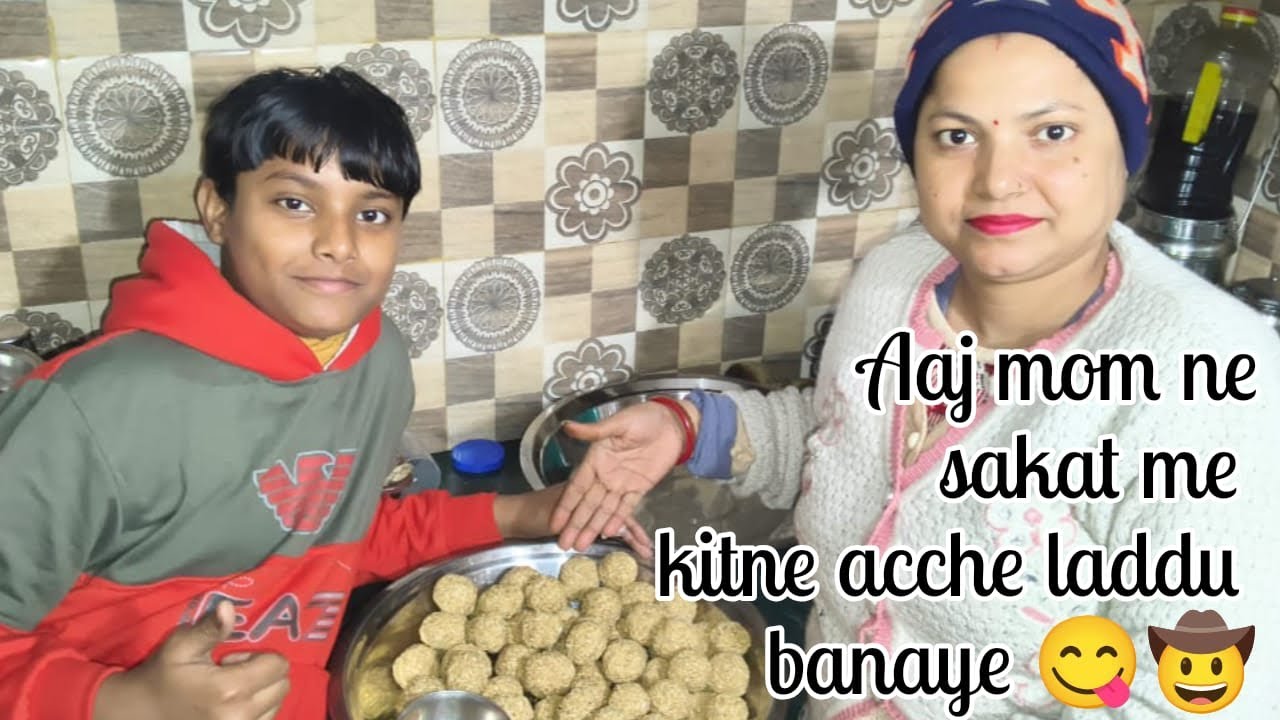 Aaj mom ne sakat me kitne acche laddu banaye 😋🤠Maa ke haath ka khana aur dher saara pyar