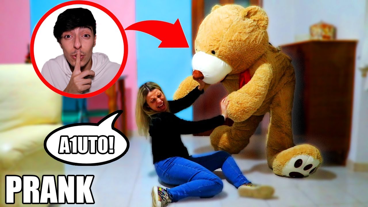 MI NASCONDO IN UN ORSO GIGANTE E SPAV€NTO LA MIA RAGAZZA! - SCHERZO! *ASSURDO*