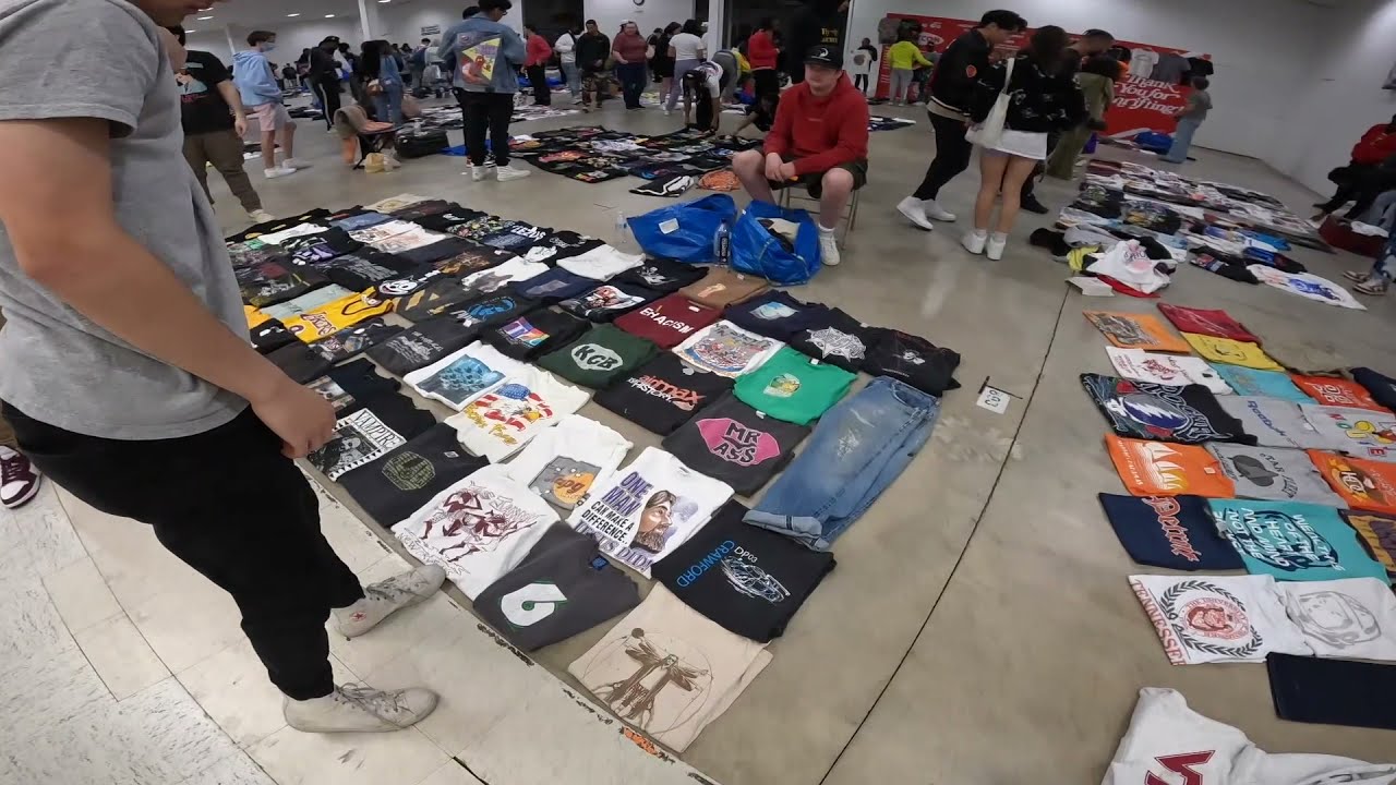 Trading Pit at Thriftcon Atlanta 2022 Shopping for Vintage Clothes!