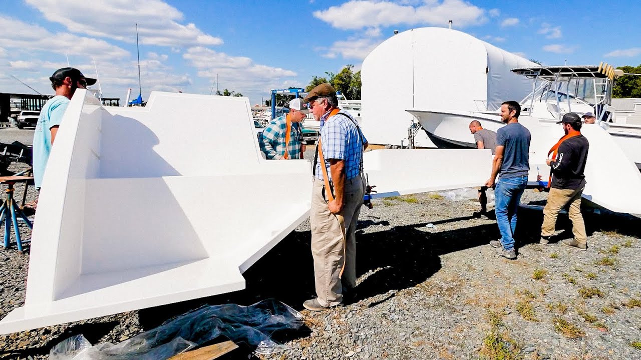 CATAMARAN BUILD - How Many Guys Does It Take To Carry A Transom? (MJ Sailing - Ep 210)