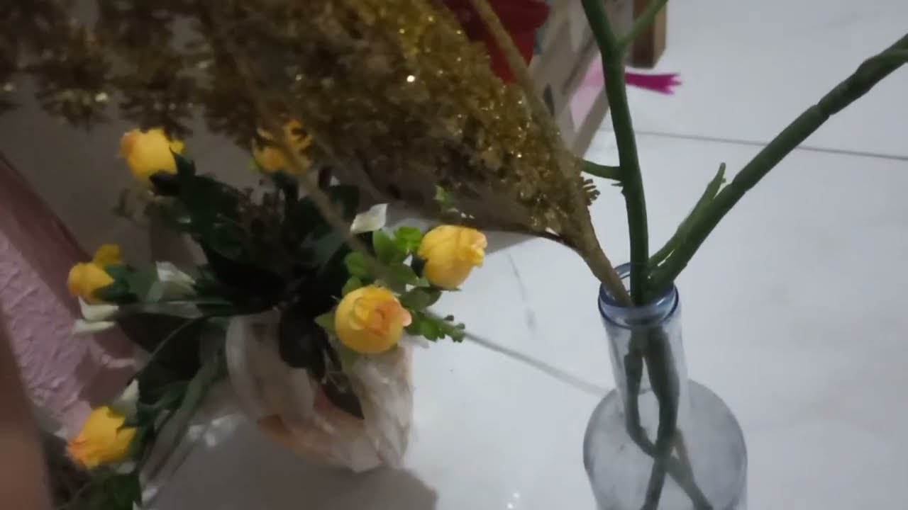 ENTRE FLORES E VASOS 💐🌿