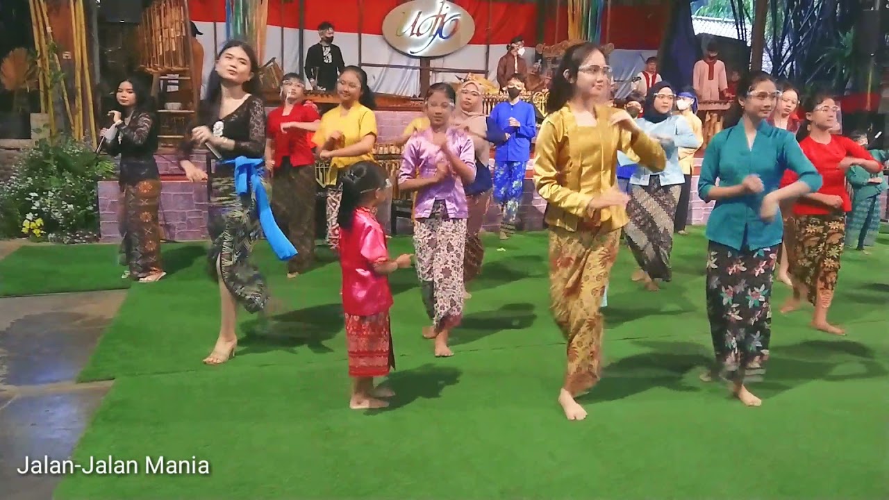 Goyang Maumere - Saung Angklung Udjo