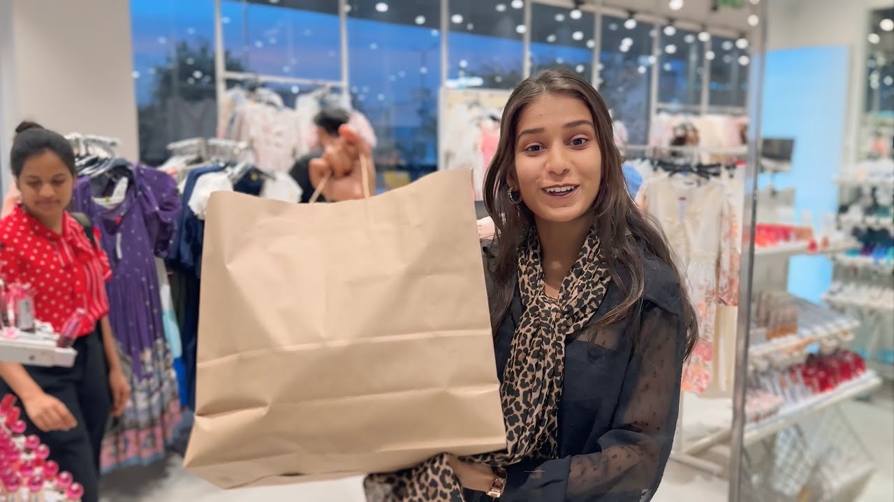 “Shopping day with my partner 🛍️❤️” @Tannuvlog_1  #trending #vlog #love #shopping 