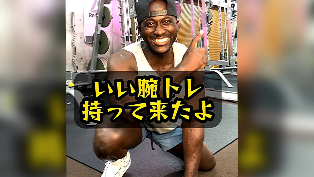 5分間だけで二の腕、肩、腹筋鍛える最強自宅の自重トレーニング。