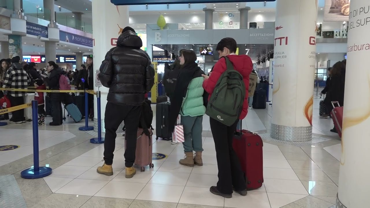 L'aeroporto di Bari si riempie per Capodanno, 18mila partenze in 24 ore: ecco le mete più gettonate