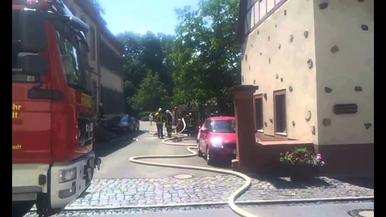 Einsatzfahrzeuge Brand B&uuml;rgerhaus Florstadt Staden