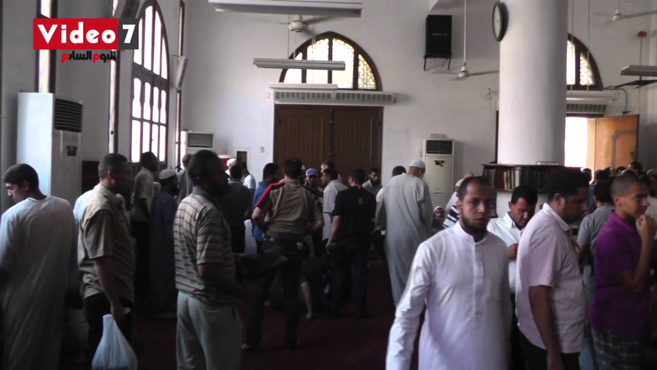 بالفيديو.. إمام «العزيز بالله» يحذر أنصار «الإخوان» من التجمع أمام المسجد