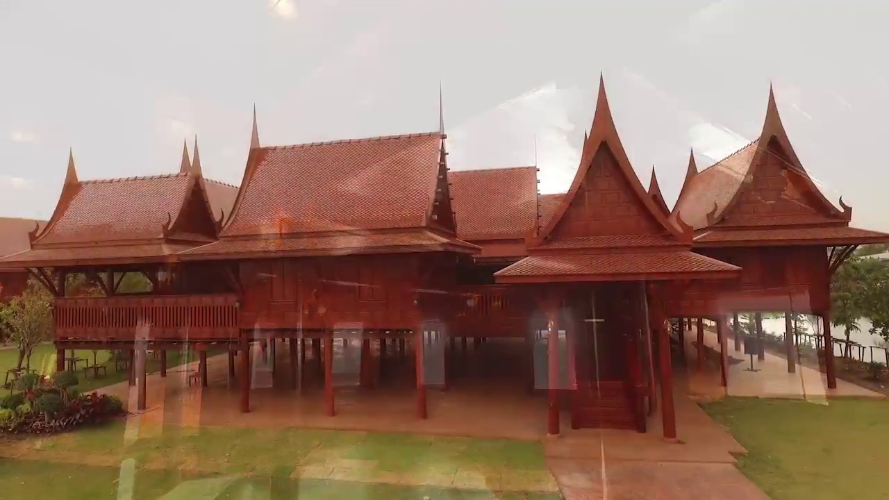 เรือนลดา  เรือนไทยที่สวยงาม วิจิตรตระการตา