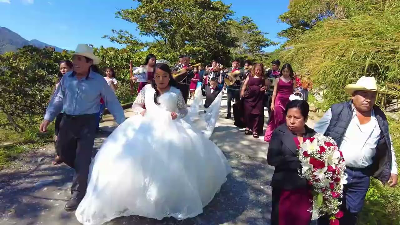 BODA  DE ALEJO Y KARINA SAN ANTONIO ELOXOCHITLAN