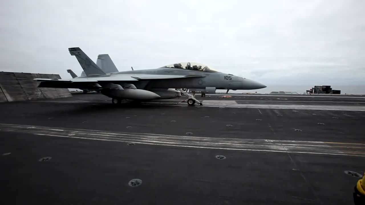 【アメリカ海軍】空母カタパルトからF/A18「ホーネット」戦闘機発艦！！