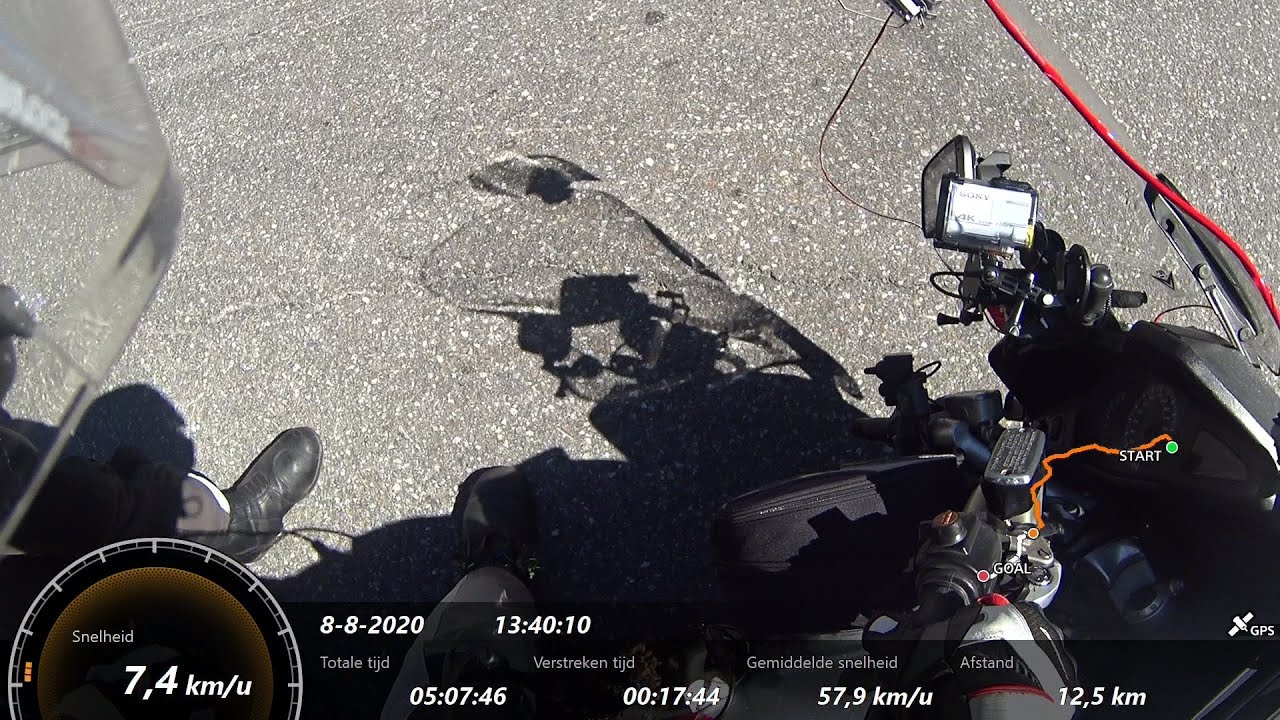 Mijn motor op zijn kant op de Stelvio en 2x bijna aanrijding richting en op de Stelviopas.