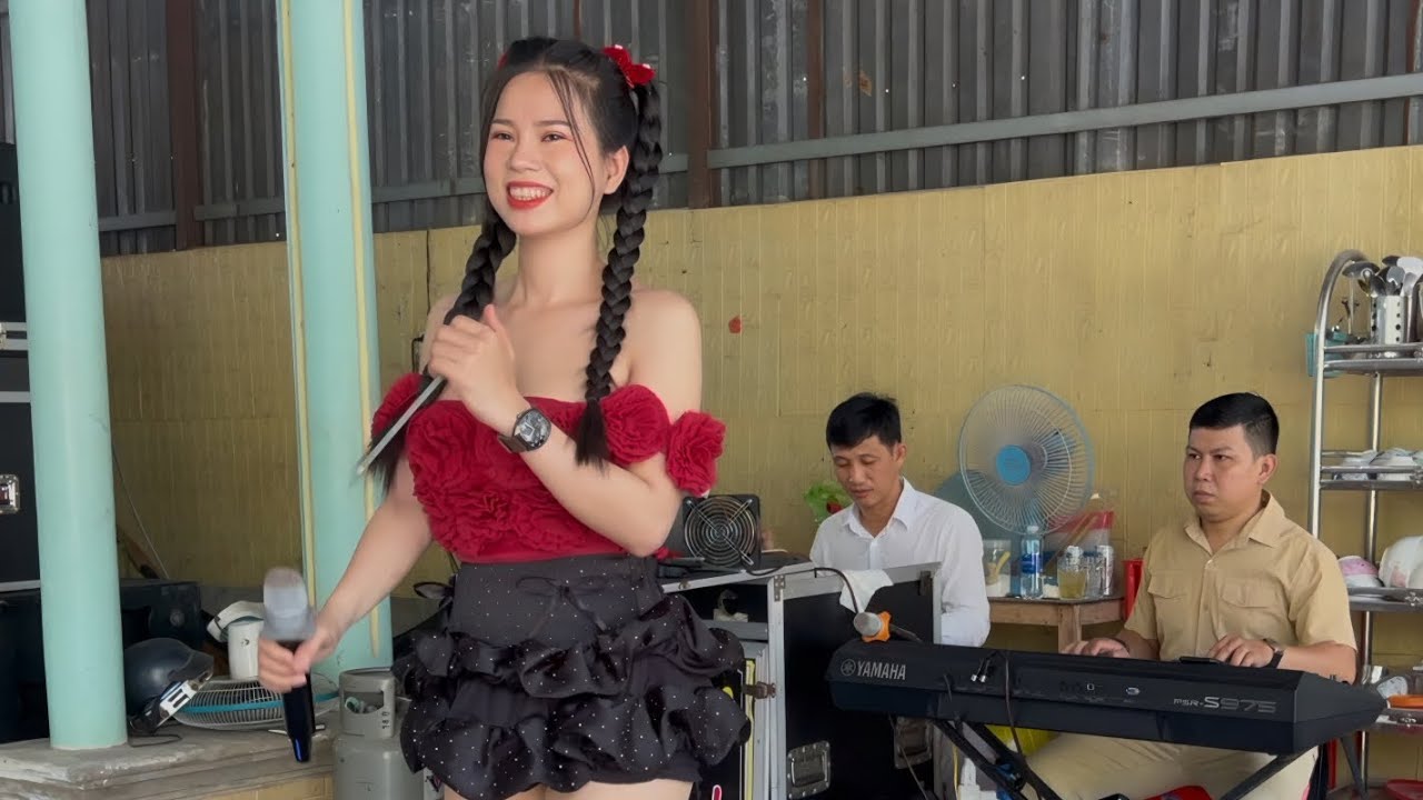 Lời Nhớ Lời Thương / MC Ngọc Trâm Hát Live Sang Lùn