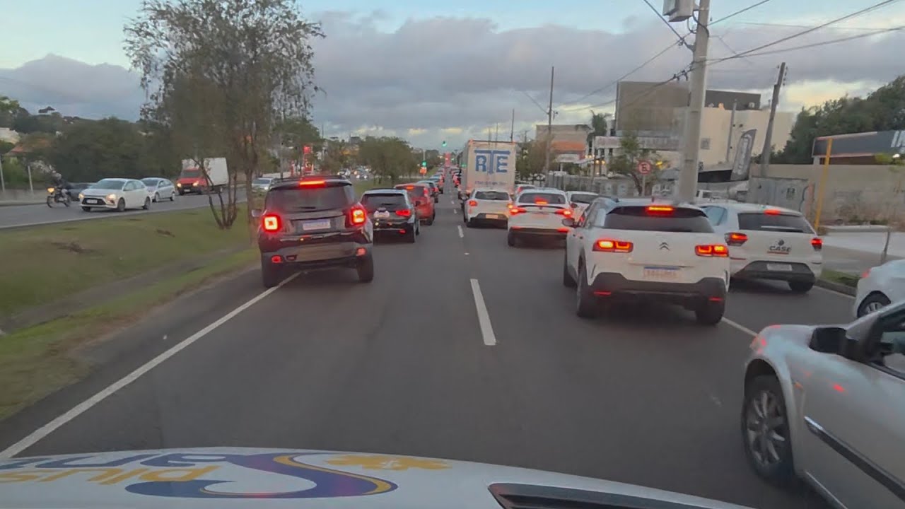 QMN criança em escola.
