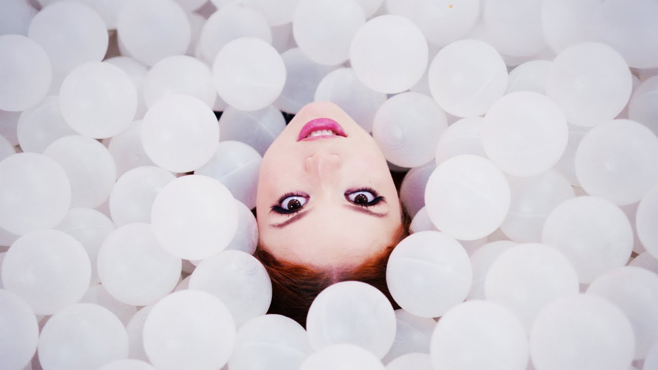 Nagy Bogi - Mire voltam jó? feat Barta Éva