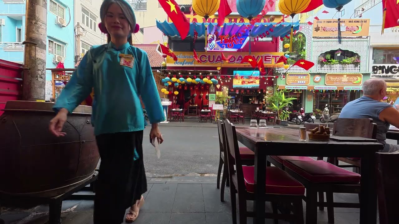 A View from Sen Đại Việt Restaurant | Street Ambience
