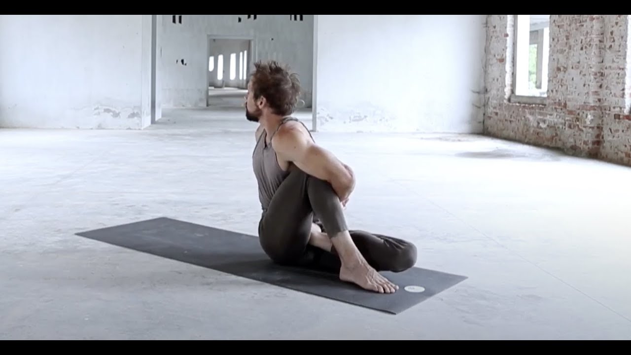 Marichyasana D