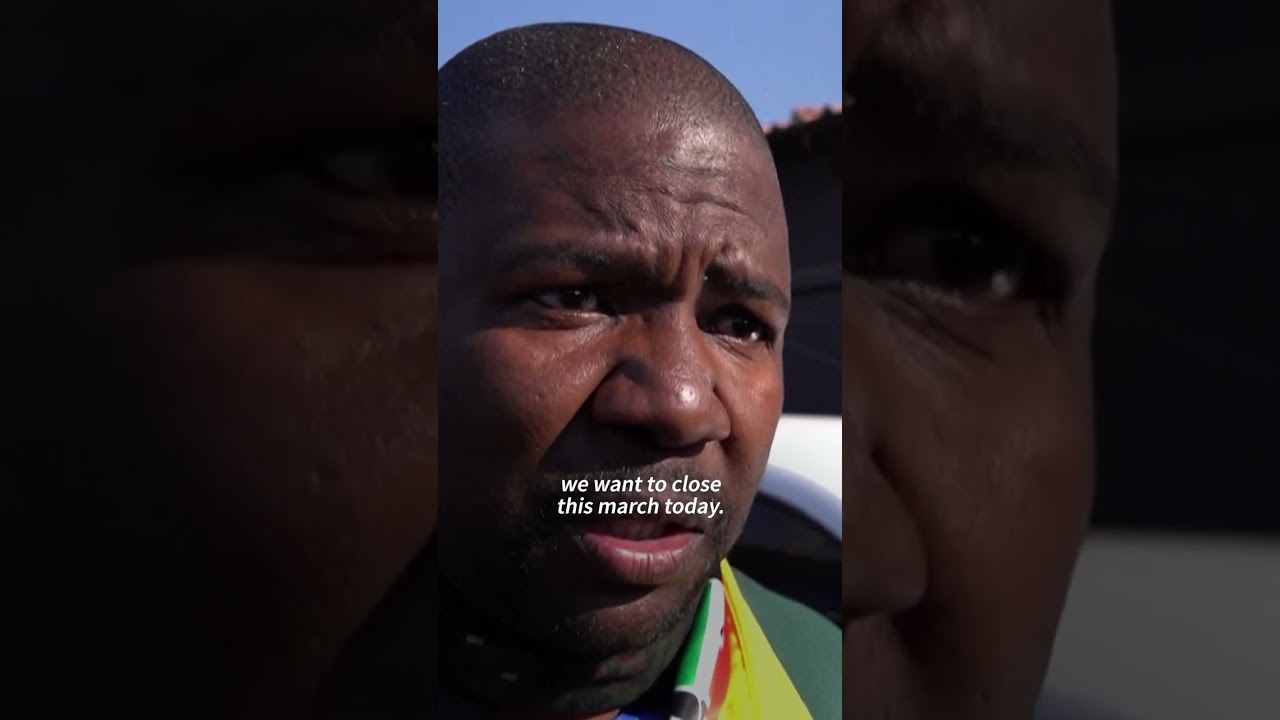 South Africa: Locals wield sticks in drive to evict undocumented immigrants