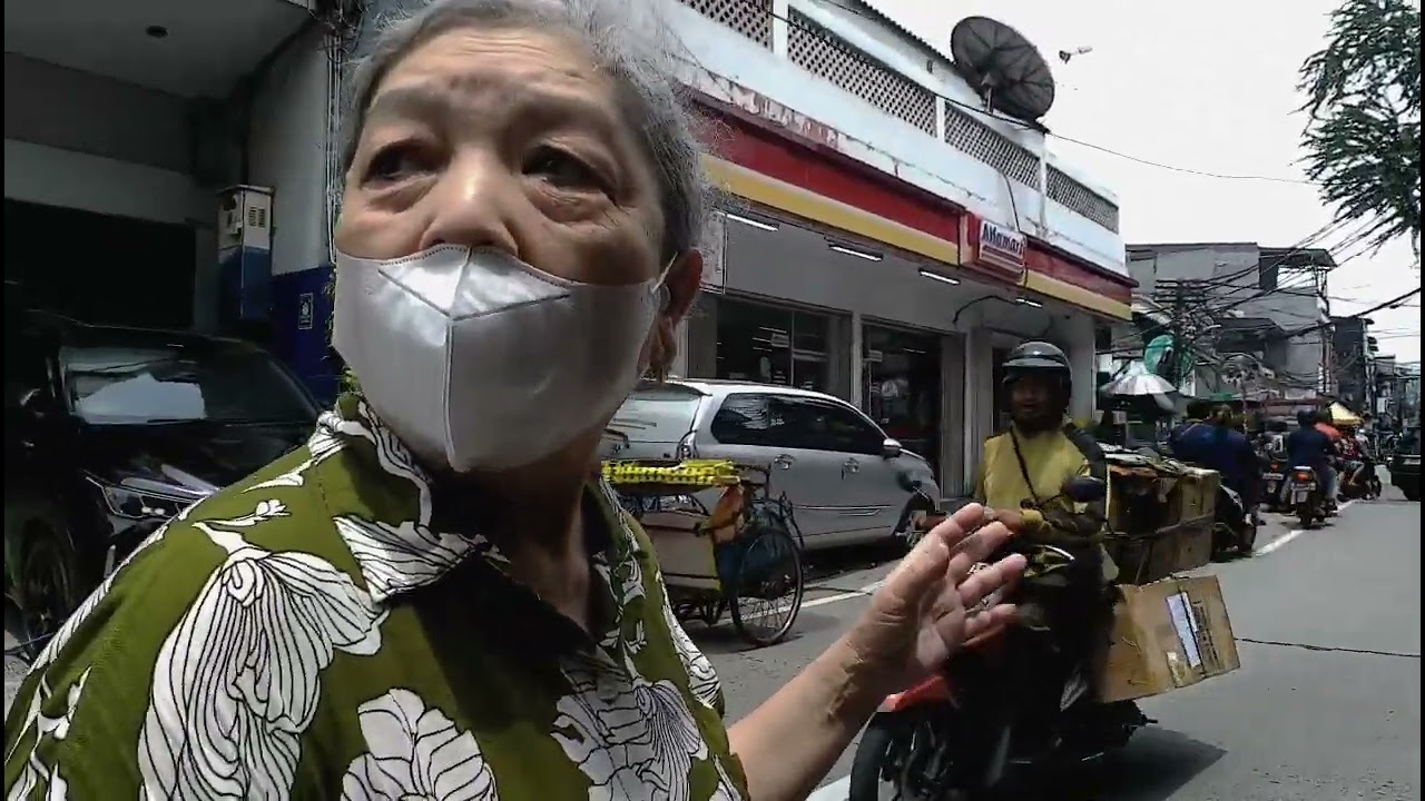 Lagi ke bank sama mau permak  baju dan ke mini market  brica AE3x eis