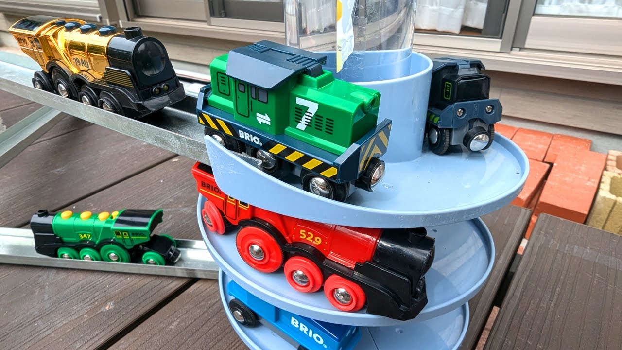 BRIO Train ☆ Have fun with your friends on the handmade course!