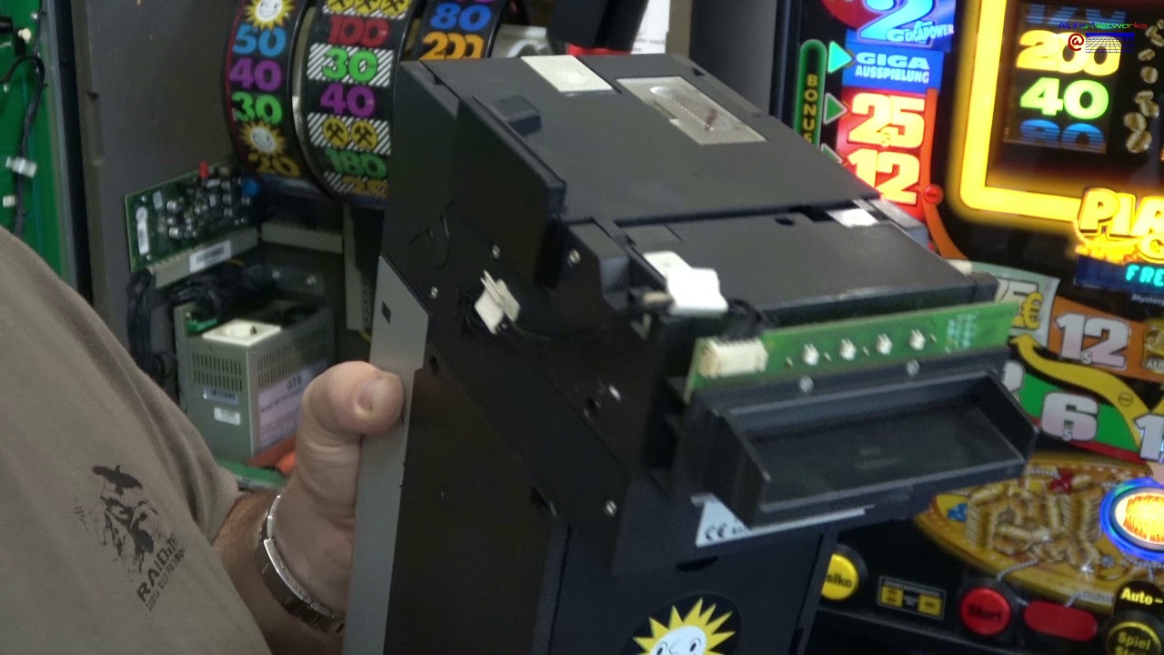 Aus- und Einbau eines Akzeptors Banknotenprüfers (EBA3x)