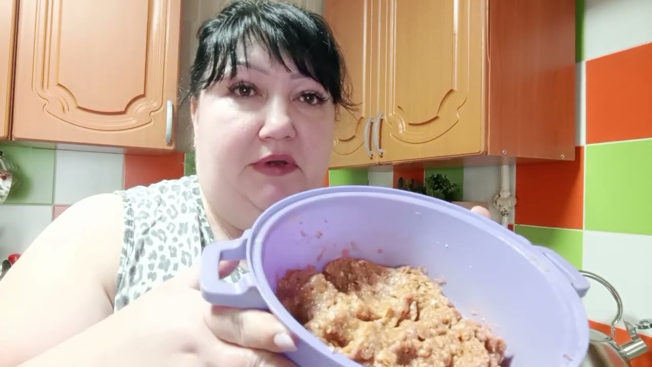 Готовим вкусные чебуреки 🌮, и салатик 🥗