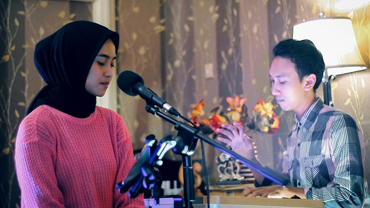 KILLING ME SOFTLY - THE FUGEES | LIVE COVER BY SALWA